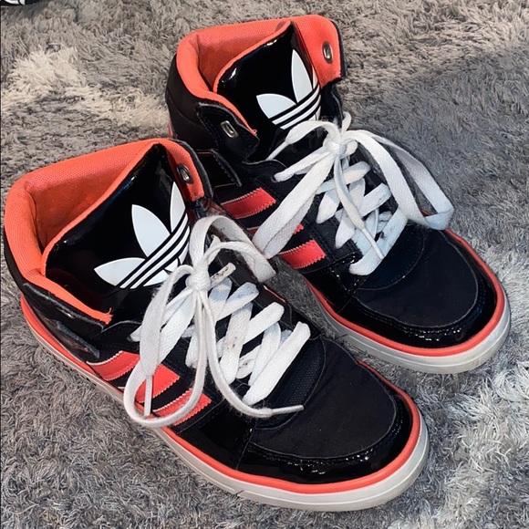 black high top tennis shoes